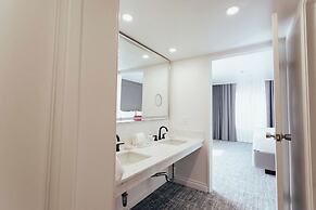 Vinland Hotel and Lounge