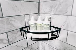 Vinland Hotel and Lounge