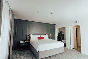 Vinland Hotel and Lounge