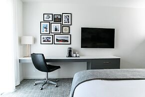 Vinland Hotel and Lounge