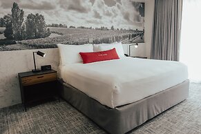 Vinland Hotel and Lounge