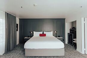 Vinland Hotel and Lounge