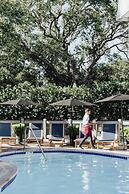 Vinland Hotel and Lounge