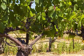 Vinland Hotel and Lounge