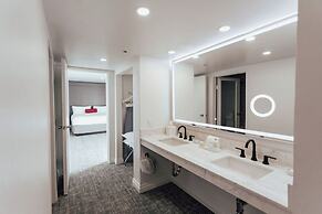 Vinland Hotel and Lounge