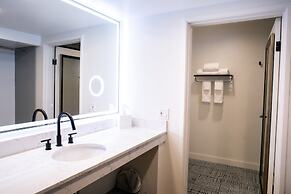 Vinland Hotel and Lounge