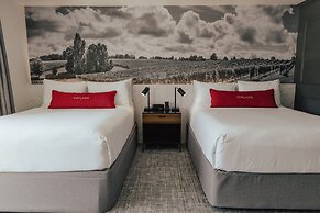 Vinland Hotel and Lounge