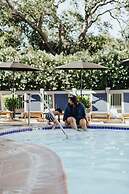 Vinland Hotel and Lounge