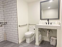 Vinland Hotel and Lounge