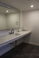 Vinland Hotel and Lounge