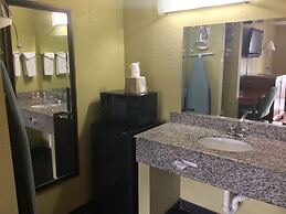 Econo Lodge Inn & Suites