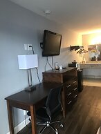 Econo Lodge Inn & Suites