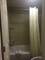 Econo Lodge Inn & Suites