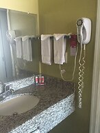 Econo Lodge Inn & Suites