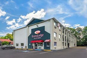Econo Lodge Inn & Suites