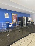 Econo Lodge Inn & Suites