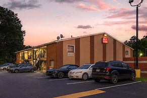 Econo Lodge Inn & Suites
