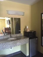 Econo Lodge Inn & Suites