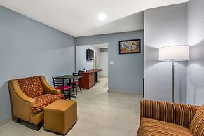Econo Lodge Inn & Suites