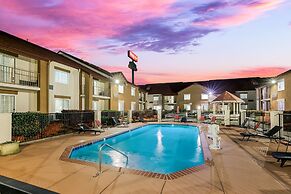 Red Roof Inn PLUS+ & Suites Knoxville West-Cedar Bluff