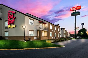 Red Roof Inn PLUS+ & Suites Knoxville West-Cedar Bluff