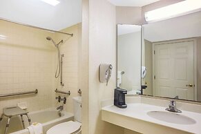 Super 8 by Wyndham Eagle Pass