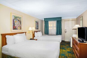 Super 8 by Wyndham Eagle Pass