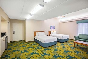 Super 8 by Wyndham Eagle Pass