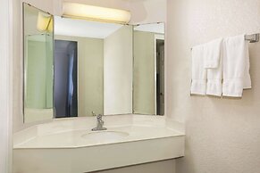 Super 8 by Wyndham Eagle Pass