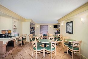 Super 8 by Wyndham Eagle Pass