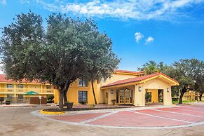 Super 8 by Wyndham Eagle Pass