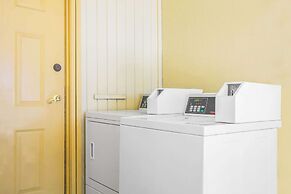 Super 8 by Wyndham Eagle Pass