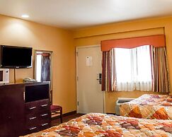 Rodeway Inn Macarthur Airport