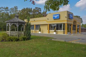 Rodeway Inn Macarthur Airport