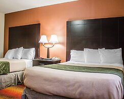 Rodeway Inn Macarthur Airport