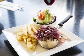 Nightcap at Riverside Hotel