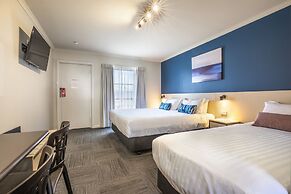 Nightcap at Riverside Hotel