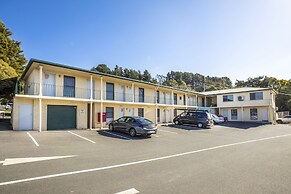 Nightcap at Riverside Hotel