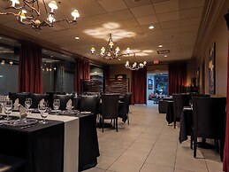 Carriage House Hotel & Conference Centre