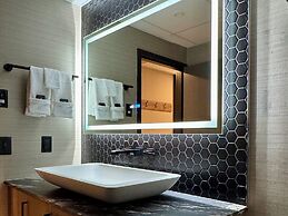 Carriage House Hotel & Conference Centre