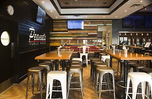 Carriage House Hotel & Conference Centre