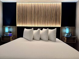 Carriage House Hotel & Conference Centre