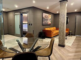 Carriage House Hotel & Conference Centre