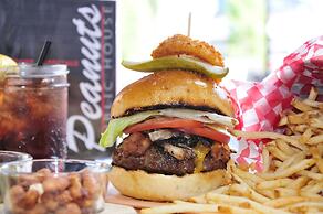 Carriage House Hotel & Conference Centre