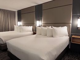 Carriage House Hotel & Conference Centre