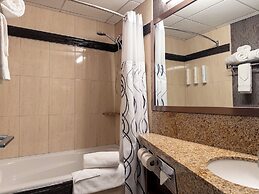 Carriage House Hotel & Conference Centre