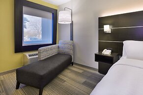 Holiday Inn Express Detroit-Warren by IHG