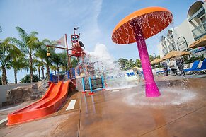 Howard Johnson by Wyndham Anaheim Hotel & Water Playground