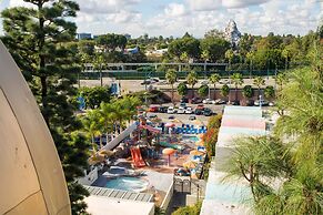 Howard Johnson by Wyndham Anaheim Hotel & Water Playground