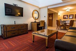 Howard Johnson by Wyndham Anaheim Hotel & Water Playground